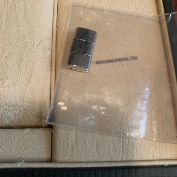 GUCCI Timepiece box and one link. No additional details. See all pics. - Picture 4 of 8